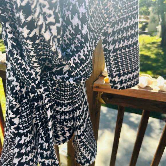 HYFVE black and white knit open belted long flowy cardigan EUC - Picture 4 of 6